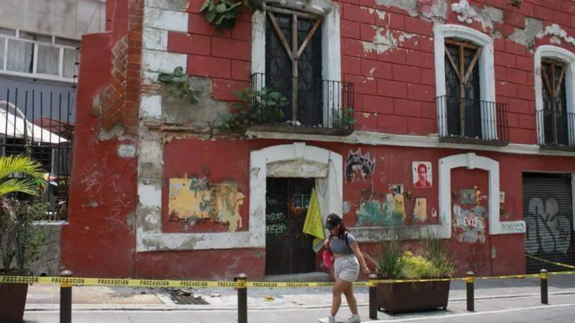 Casonas son acordonadas ante riesgo de colapso en el Centro Histórico